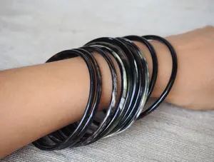 Brazaletes hechos a mano de cuerno de búfalo de calidad superior con bordes lisos con embalaje personalizado a la venta - Product Image 5