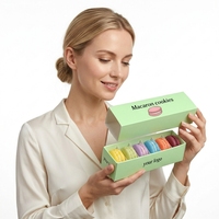Boîte à macarons coulissante personnalisable et recyclable, emballage pour biscuits pastel, idéale pour la pâtisserie et le rangement de friandises.