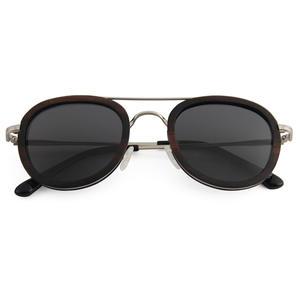 Gafas de Sol Unisex de Madera con Marco Redondo, Lentes Polarizadas TAC UV400 Plateadas y Negras, Protección Solar para Viajes y Moda - Product Image 1