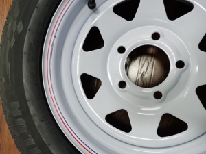 Rueda de <span class=keywords><strong>remolque</strong></span> de radios de 15 pulgadas con neumático radial ST205/75R15 montado, 5 orejetas en patrón de perno de 4,5 "para utilidad, barco, remolques RV - Product Image 4