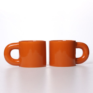 แก้วเซรามิกสีพื้น หูจับหนา รูปทรงอ้วน แก้วเดี่ยว สำหรับแจกเป็นของขวัญ ฤดูใบไม้ผลิ 2022 - Product Image 2