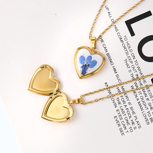 18K altın kaplama kalp fotoğraf madalyon ay çiçek doğum çiçek kolye reçine preslenmiş çiçek kolye güzel zincirler kolyeler onun için - Product Image 6