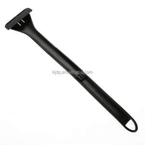 Afeitadora Manual para Hombre, Depilación Corporal con Mango Negro Ajustable - Product Image 3