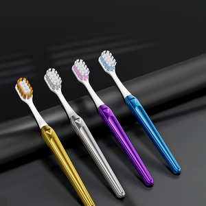 Gran oferta, cerdas en espiral personalizadas, cepillo de <span class=keywords><strong>dientes</strong></span> con mango dorado, <span class=keywords><strong>caja</strong></span> de plástico, paquete portátil de viaje, Hotel, cepillo de <span class=keywords><strong>dientes</strong></span> suave de lujo para adultos, OEM - Product Image 5