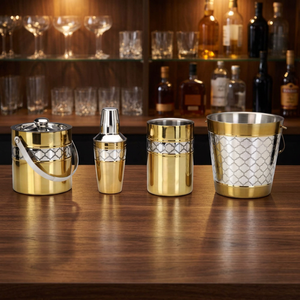 Vente en gros de 4 shakers à cocktail en acier inoxydable au design carré avec logo personnalisé Bar Branded Metal Gear - Product Image 1