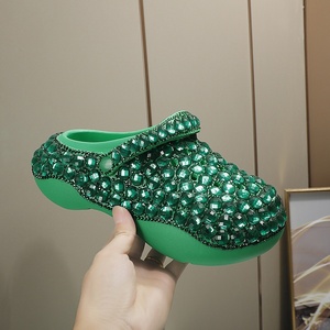 Nouvelles sandales d'été originales pour femmes, style Europe-Amérique, à semelle épaisse en EVA, perforées, avec strass et bout ouvert - Product Image 3