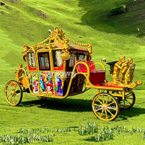 Calèche électrique royale dorée avec un design orné et des peintures vintage pour les mariages et les parcs - Product Image 3