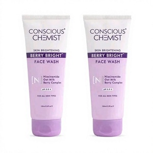 Gel Limpiador Facial de Niacinamida, Leche de Avena y Bayas - Product Image 1