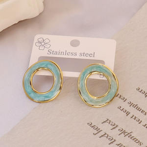 ต่างหูแฟชั่นสีสันสดใส ดีไซน์โดดเด่น ชุดเครื่องประดับสแตนเลสกันน้ำ สีไม่ลอก ของขวัญเครื่องประดับสุดเก๋ - Product Image 3