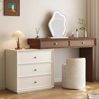 Coiffeuse moderne en pin massif couleur crème avec station de maquillage, design durable pour chambre d'appartement de petite taille
