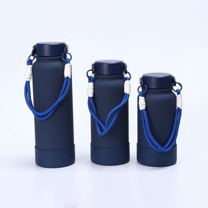 Bouteille d'eau isotherme en acier inoxydable de style nouveau, grande capacité, anti-fuite, avec manchon en silicone, impression de logo personnalisée, sans BPA - Product Image 4