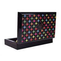Boîte d'emballage de luxe en bois MDF faite à la main pour dattes et chocolats, avec impression sérigraphiée, pour la saison de l'Aïd à Djeddah (KSA) et Dubaï, idéale pour les soirées.