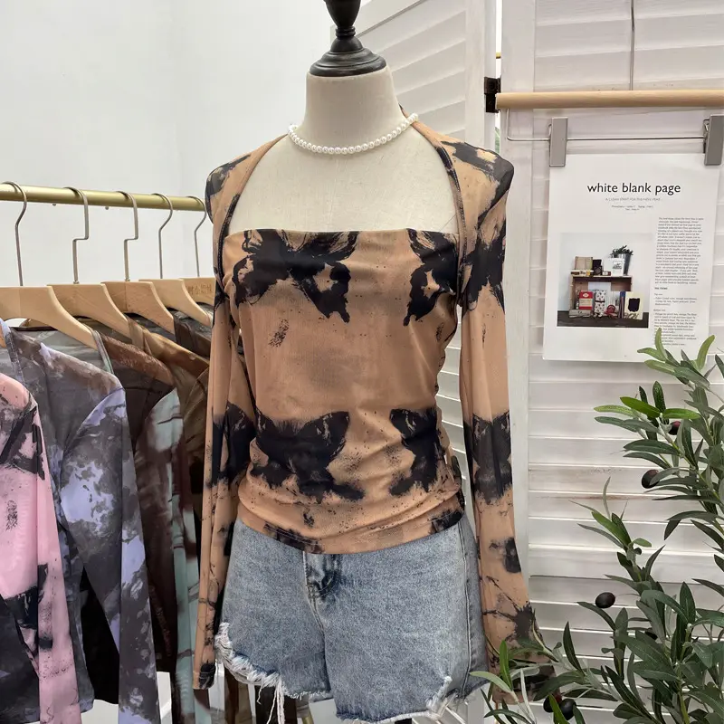 絞り染めプリントフロントパネル2層メッシュスクエアネックメッシュセクシーブラウスシャツブラウス女性のための最新のシャツデザイン