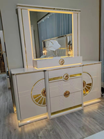 Meubles de chambre à coucher Gollsy Royal avec miroir, meubles de chambre à coucher classiques de haute qualité pour la maison et les hôtels, provenant du fabricant de Foshan