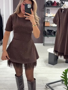 Robe Femme Chic à Col Rond et Manches Courtes, Coupe Ajustée, Bordure Dentelle, Nouvelle Collection Été 2026 – Vente en Gros pour Boutiques - Product Image 2