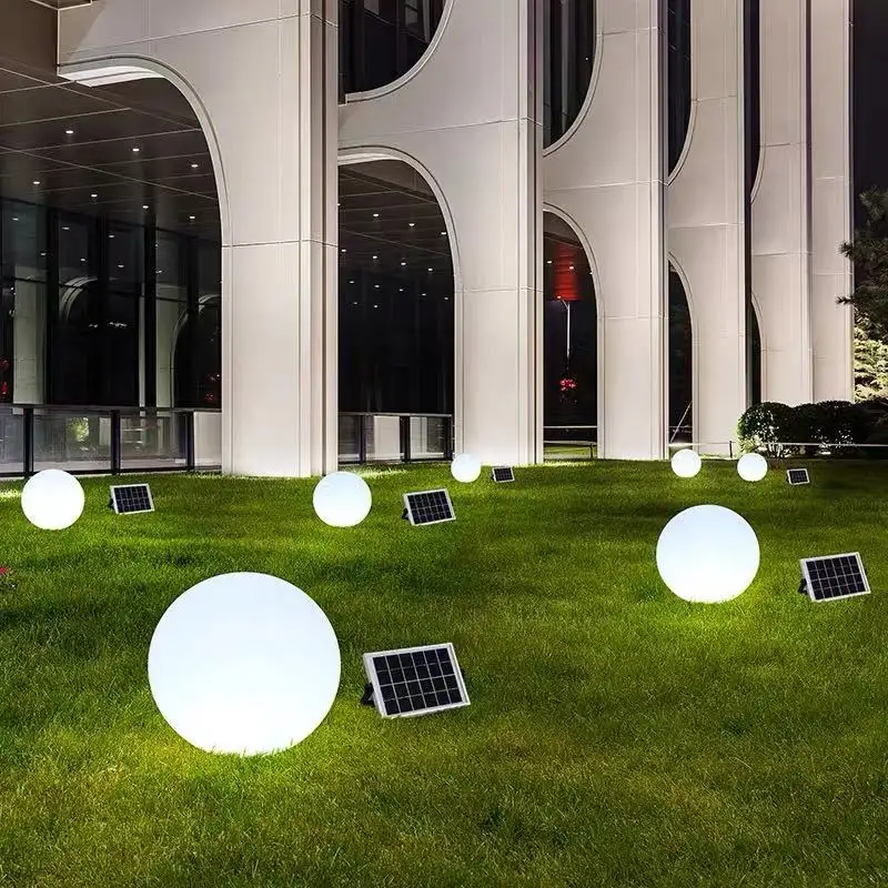 LED Floating Waterproof Light Ball PE materiale Solar Night Ball LED lampada da giardino