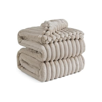Vente chaude 100% Polyester Tricoté Jeter Lit Couverture Qualité Rayé Motif Polaire Meubles Coloré Plaine Épaissie Flanelle