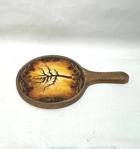 Plateau à pizza en bois artisanal avec poignée, plateau rond en bois, artisanat indien rustique, planche de service pour la cuisine - Product Image 2