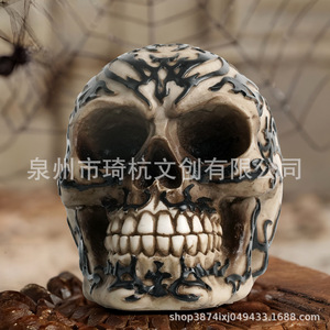 Figura Decorativa de Calavera con Patrón de Llamas para Halloween, Artesanía de Resina, Decoración para Interiores del Hogar y Entrada - Product Image 1