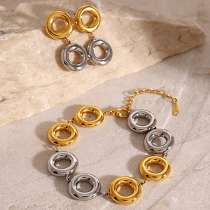 Pendientes Colgantes de Oro y Plata con Dos Círculos Geométricos de Acero Inoxidable para Uso Diario - Product Image 4