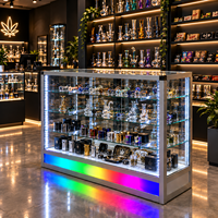 Vitrine d'exposition en verre en gros avec éclairage LED, base RGB et étagères en verre trempé réglables