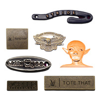 Nouvel échantillon de porte-étiquettes en aluminium avec logo en creux, noir, forme personnalisée, autocollant pour vêtements, étiquettes métalliques