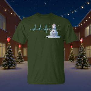 Camiseta navideña con diseño de muñeco de nieve y latido del corazón para enfermeras, regalo de Navidad para profesionales de la salud - Product Image 3