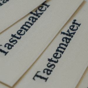 ملصق منسوج مخصص بشعار العلامة التجارية للملابس مستطيل الشكل من القطن بدون حواف مقطوعة للملابس والحقائب والأحذية - Product Image 6