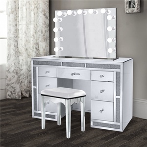 Venta al por mayor moderna Luz de lujo tocador de madera de plata diamante dormitorio Muebles personalizados espejo mesa de maquillaje con espejo de madera - Product Image 2