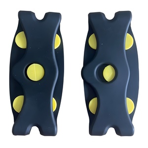 <span class=keywords><strong>Crampons</strong></span> et couvre-chaussures antidérapants noirs à 5 dents pour <span class=keywords><strong>enfants</strong></span> en gros - Product Image 2