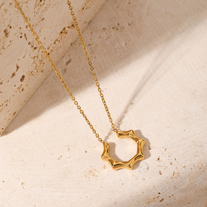 Nouvelle arrivée Collier pendentif cœur en acier inoxydable 18 carats plaqué or Bijoux tendance à la mode pour diamant <span class=keywords><strong>perle</strong></span> <span class=keywords><strong>d</strong></span>'émeraude - Product Image 3