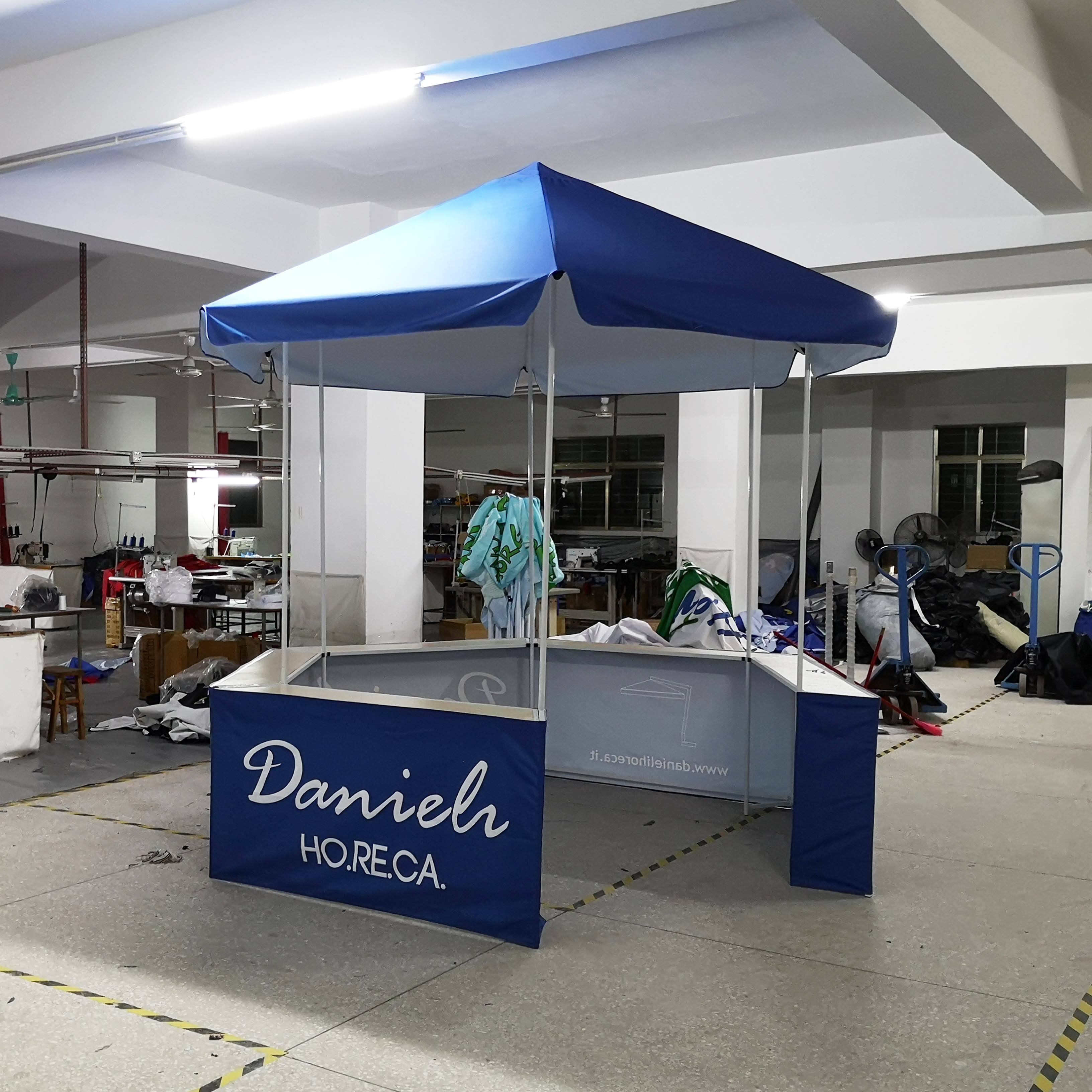 Tente hexagonale de kiosque