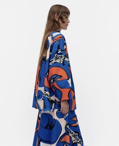 Camisa de Mujer - Primavera Casual, Estampado Vibrante de Corriente Oceánica Azul, Corte Holgado, Cuello Alto, Poliéster, Única y Versátil - Product Image 3