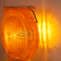 Barricade de signalisation routière à LED alimentée par énergie solaire, étanche, en PC, lumière de barrière à LED