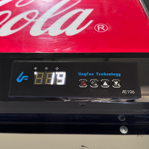 Enfriador Vertical de Bebidas con Puerta de Vidrio para Supermercado, Exhibidor de Bebidas con Puerta de Vidrio, Refrigerador Coca-Cola - Product Image 5