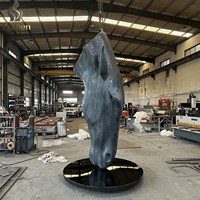 Sculpture de tête de cheval d'art moderne personnalisée, finition classique demi-coupe et vieillie, moulée pour la décoration des cours de villas et d'hôtels