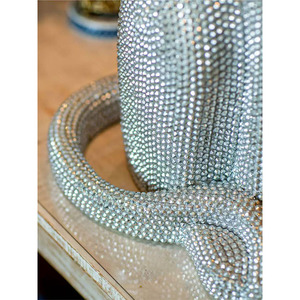 Statue de panthère en FRP avec finition en strass personnalisée pour la décoration intérieure du hall d'hôtel - Product Image 4