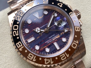 Reloj de lujo personalizado de la fábrica EWE con esfera de hierro tigre GMT 3285 de 40 mm, movimiento mecánico superior, acero inoxidable y cristal para hombre. - Product Image 3
