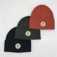 Bonnets en acrylique tricotés de haute qualité avec patch personnalisé sur le devant, logo brodé au dos, motif à pois camouflage pour le milieu professionnel