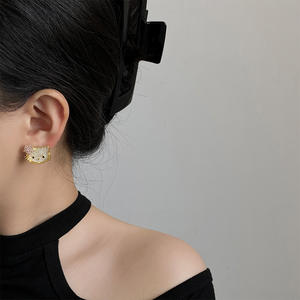 18k सोने की प्लेटेड पीतल के गहने गुलाबी सुंदर जिरकॉन छोटी बिल्ली कान हड्डी स्टड महिला कोरियन छोटे जानवर कान के लिए - Product Image 3