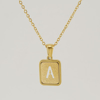 Vente en gros de colliers en acier inoxydable pour femmes, pendentif à 26 lettres, collier alphabet, cadeau bijoux avec nom personnalisé