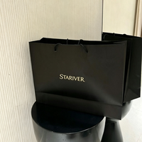 Sac shopping en papier noir mat avec logo en feuille d'or personnalisé, poignée en corde de papier torsadée, emballage cadeau de luxe pour boutique, sac fourre-tout