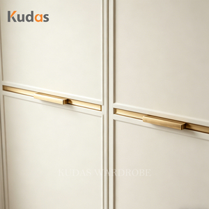 <span class=keywords><strong>Armoire</strong></span> sur mesure moderne de luxe avec portes à battants en verre cannelé, placard intégré personnalisé avec éclairage LED pour chambre et villa - Product Image 3