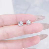 Orecchini a perno minimalisti alla moda e versatili con diamante rotondo a 4 griffe in oro bianco 18K coltivato in laboratorio, orecchini a lobo, orecchini a cuore