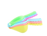 2021 Blanc de haute Qualité Chien Chat Alimentation Cuillère Pelle En Plastique Pour Animaux De Compagnie Scoop