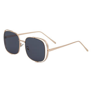 Dolce & Gabbana Lunettes de soleil carrées pour femme UV400 Monture en métal Classe 2 Pare-soleil en plastique noir et métal DG-98324 - Product Image 5