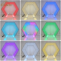 Arche hexagonale LED, cadre géométrique en métal, toile de fond pour cérémonie de mariage, salle de banquet, hôtel, décoration d'événements, impression de logo personnalisée