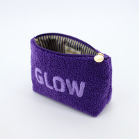 Sac à cosmétiques tendance en peluche d'hiver avec fermeture éclair lavable, sac à cosmétiques en gros avec fermeture éclair, sac à maquillage avec logo brodé, cadeau pour les clients