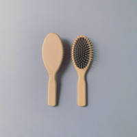 Brosse à cheveux écologique et personnalisable OEM avec épingles en bois extra longues Coussin rectangulaire Caractéristiques laser Utilisation en salon Perruque Démêlant