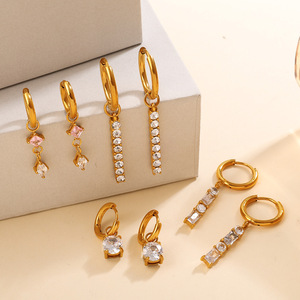 Pendientes de aro con colgante de circonita en acero inoxidable chapado en oro de 18 quilates para mujer - Product Image 1